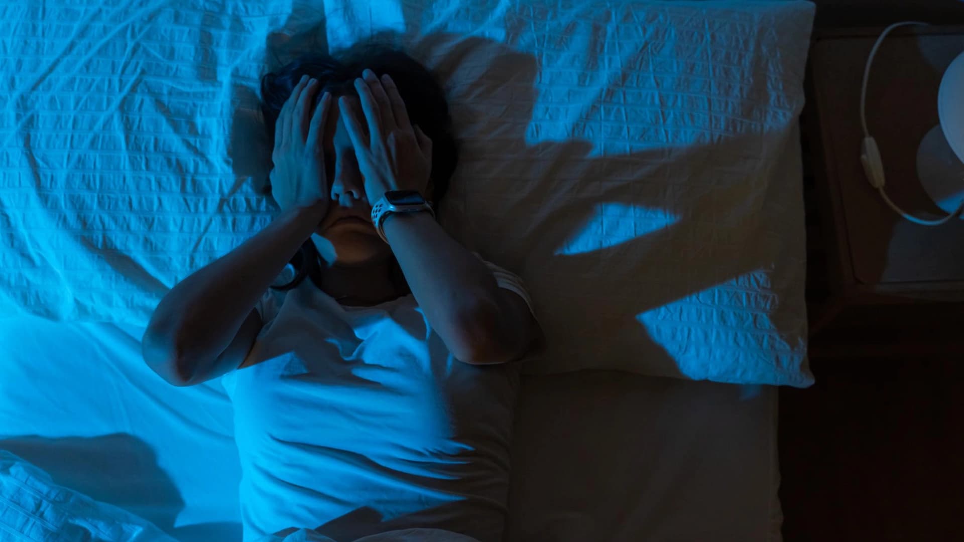 Vrouw kan niet slapen door stress